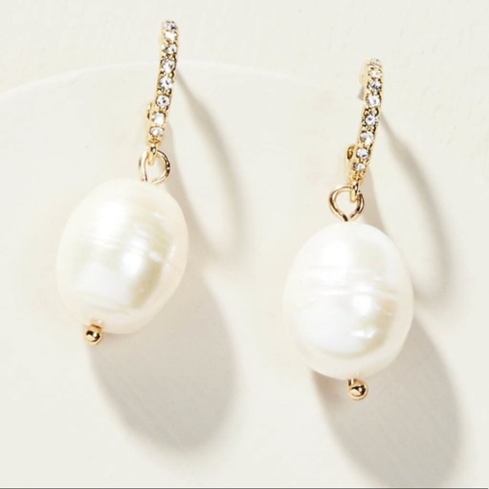 :: Stella & Dot Bohemian Pearl Huggie Earrings - Picture 4 of 8